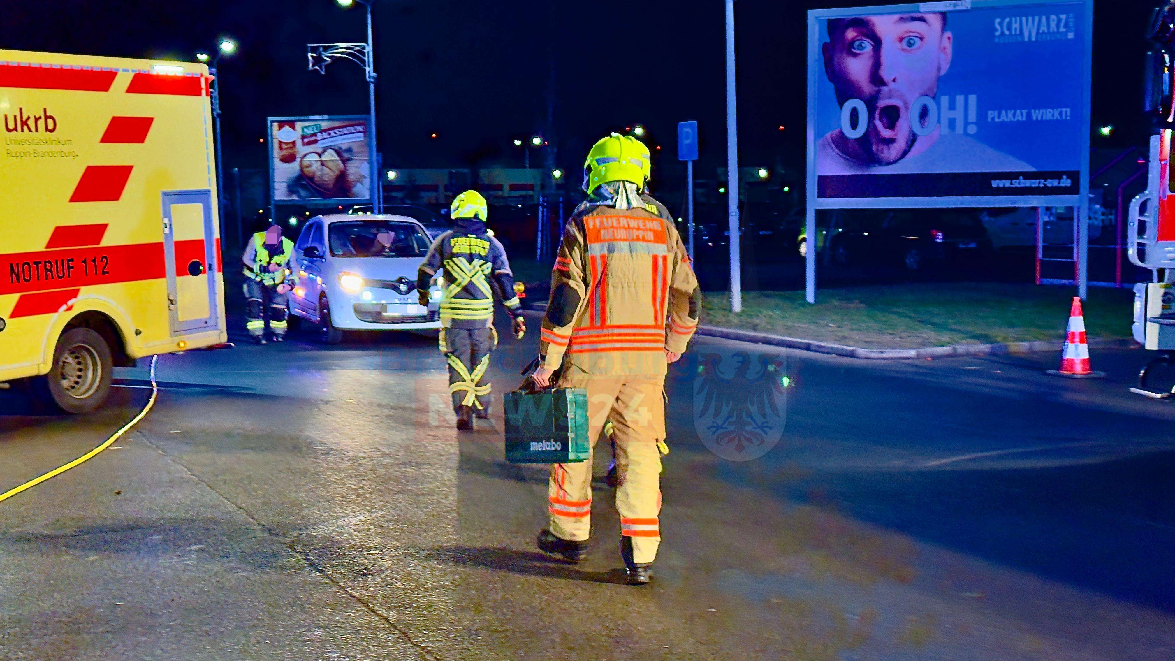 UPDATE: Bremshebel bohrt sich in Oberschenkel: 21-jährige Radfahrerin bei Sturz auf Neuruppiner Parkplatz schwer verletzt