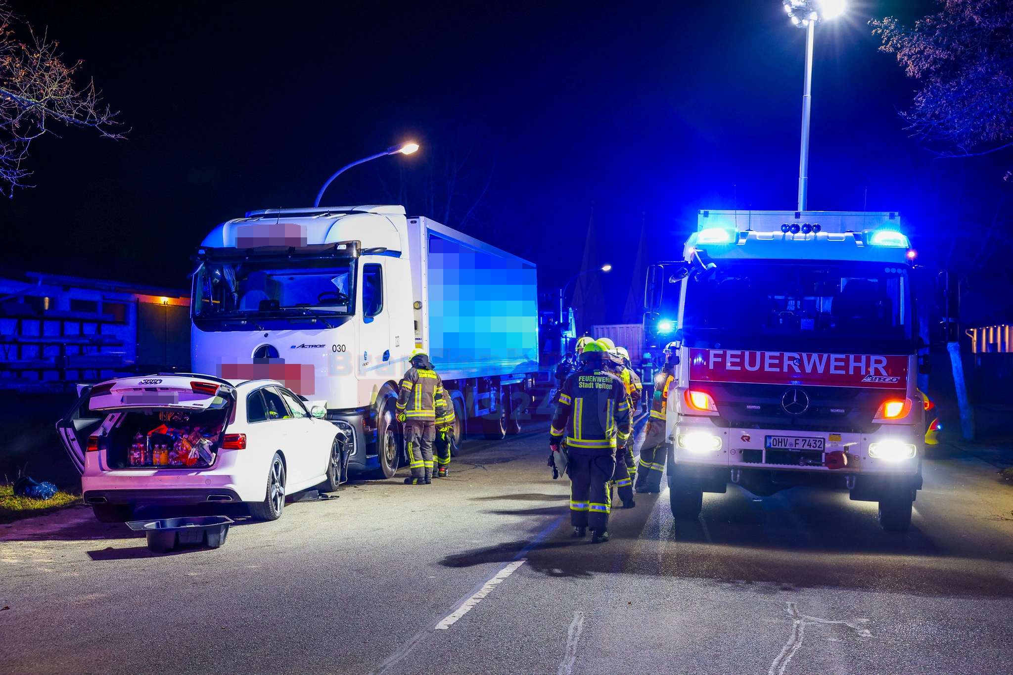 Schwerer Alleinunfall im Heidering – Fahrer schwer verletzt