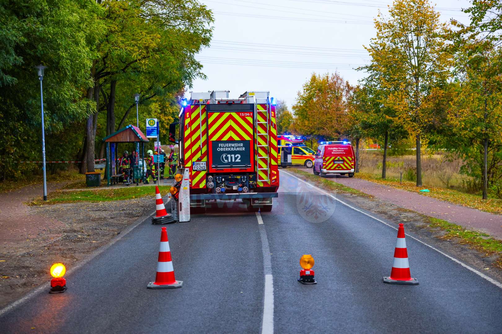 Verkehrsunfall in Bötzow: VW Tiguan kollidiert mit Hyundai und prallt gegen Straßenlaterne