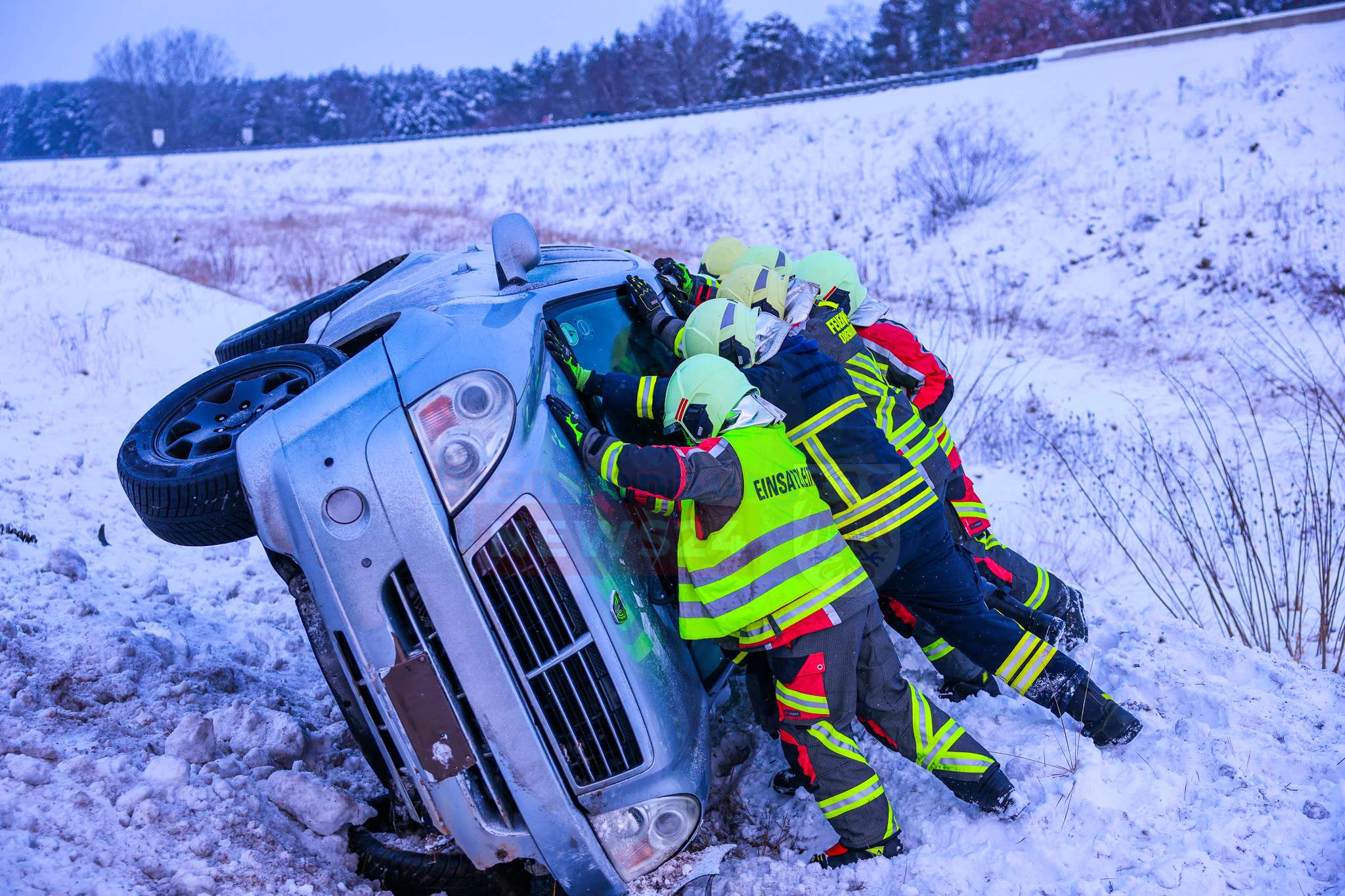 Verkehrsunfall auf der A24 – Pkw landet im Graben
