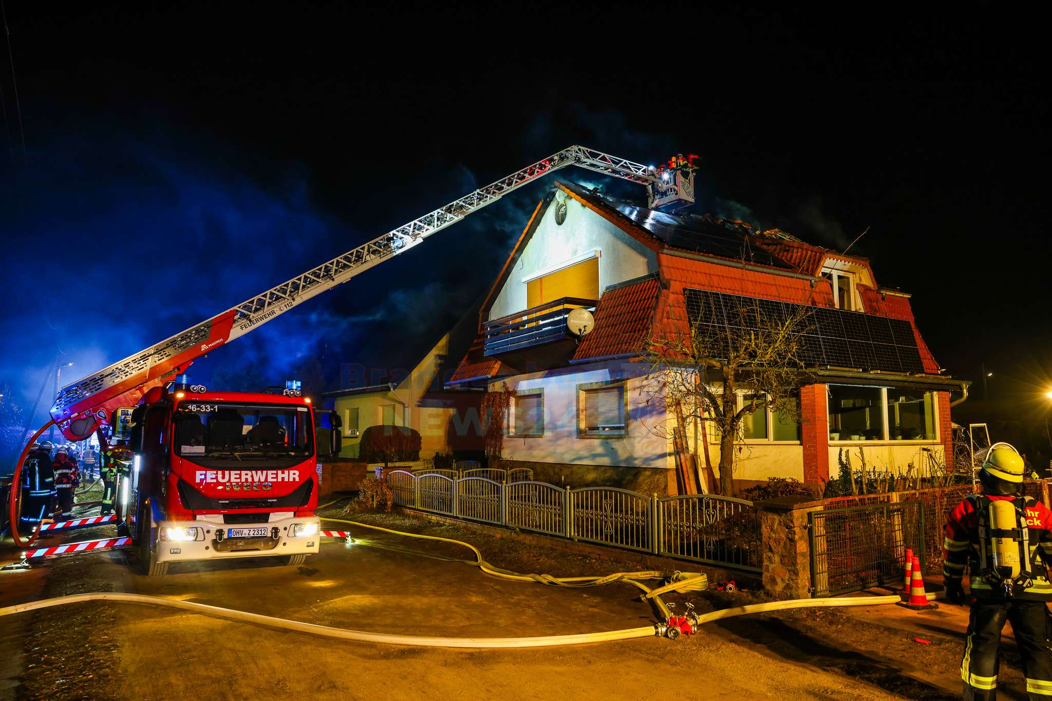 Dachstuhlbrand in Zehdenick Wohnhaus eines Feuerwehrkameraden zerstört