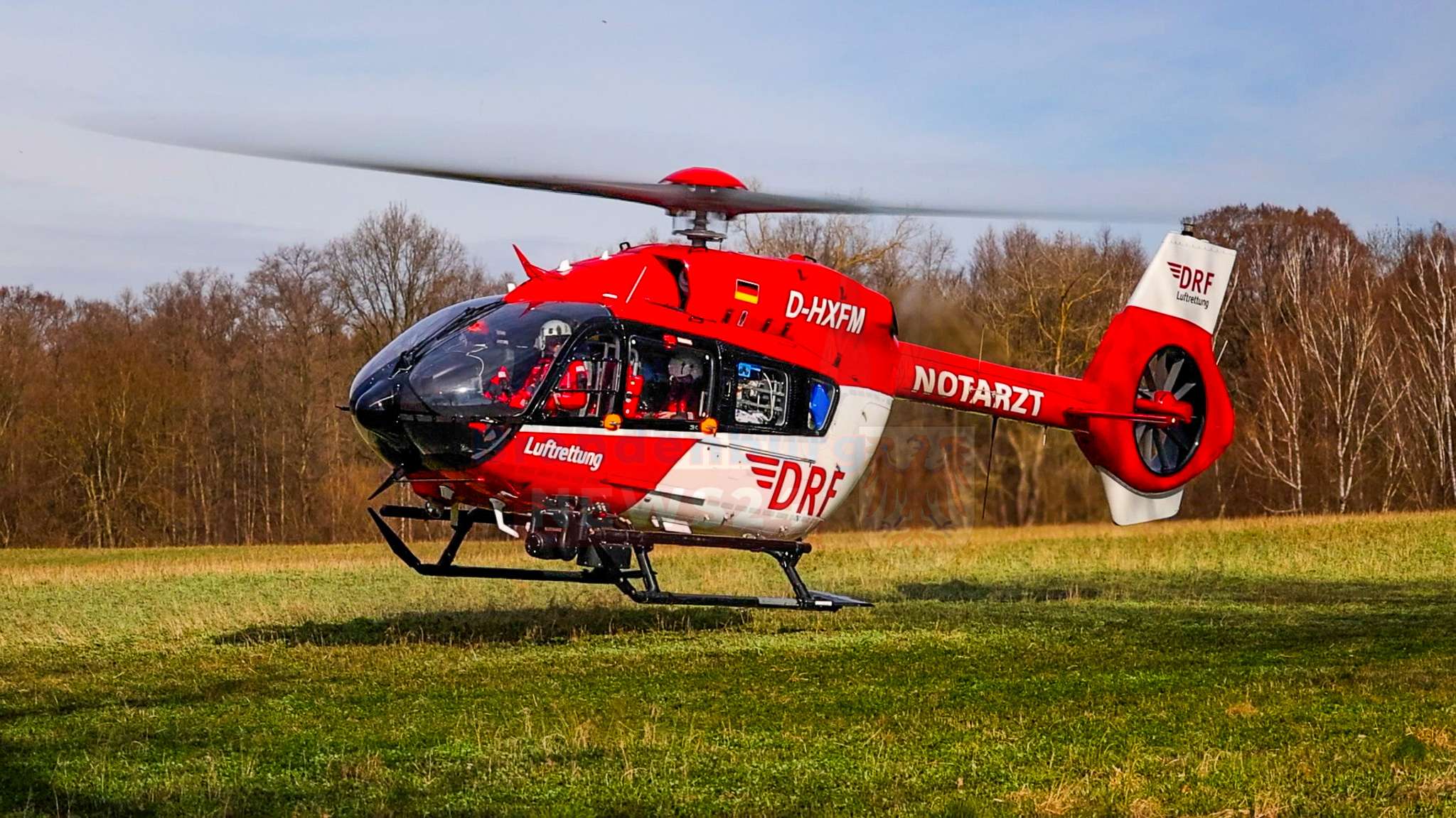 Schwerer Verkehrsunfall auf der L21 zwischen Zehlendorf und Liebenwalde – Feuerwehr befreit eingeklemmte Fahrerin