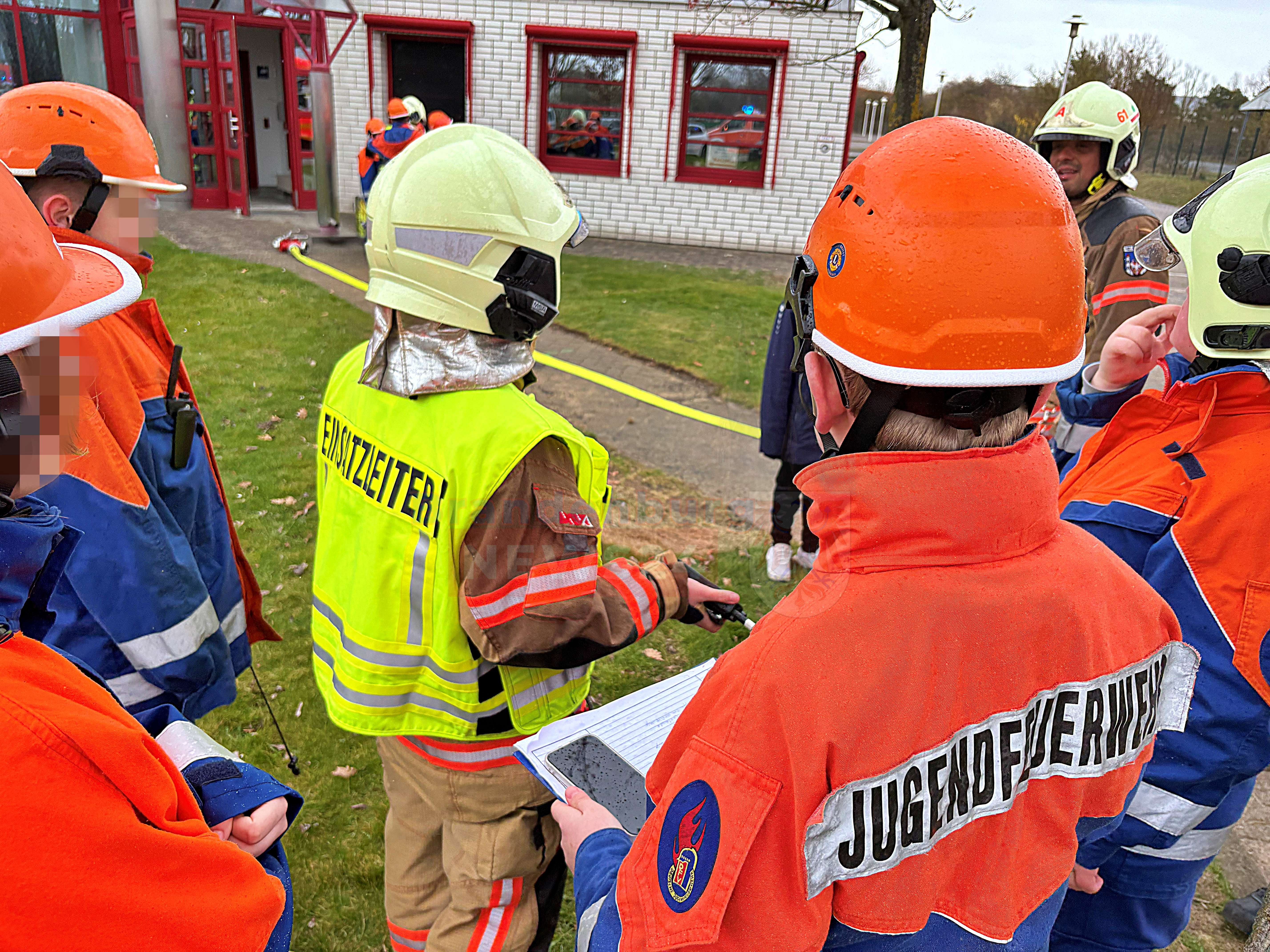 24 Stunden im Einsatz: 2. Berufsfeuerwehrtag der Jugendfeuerwehren Hauptwache und Süd-West ein voller Erfolg