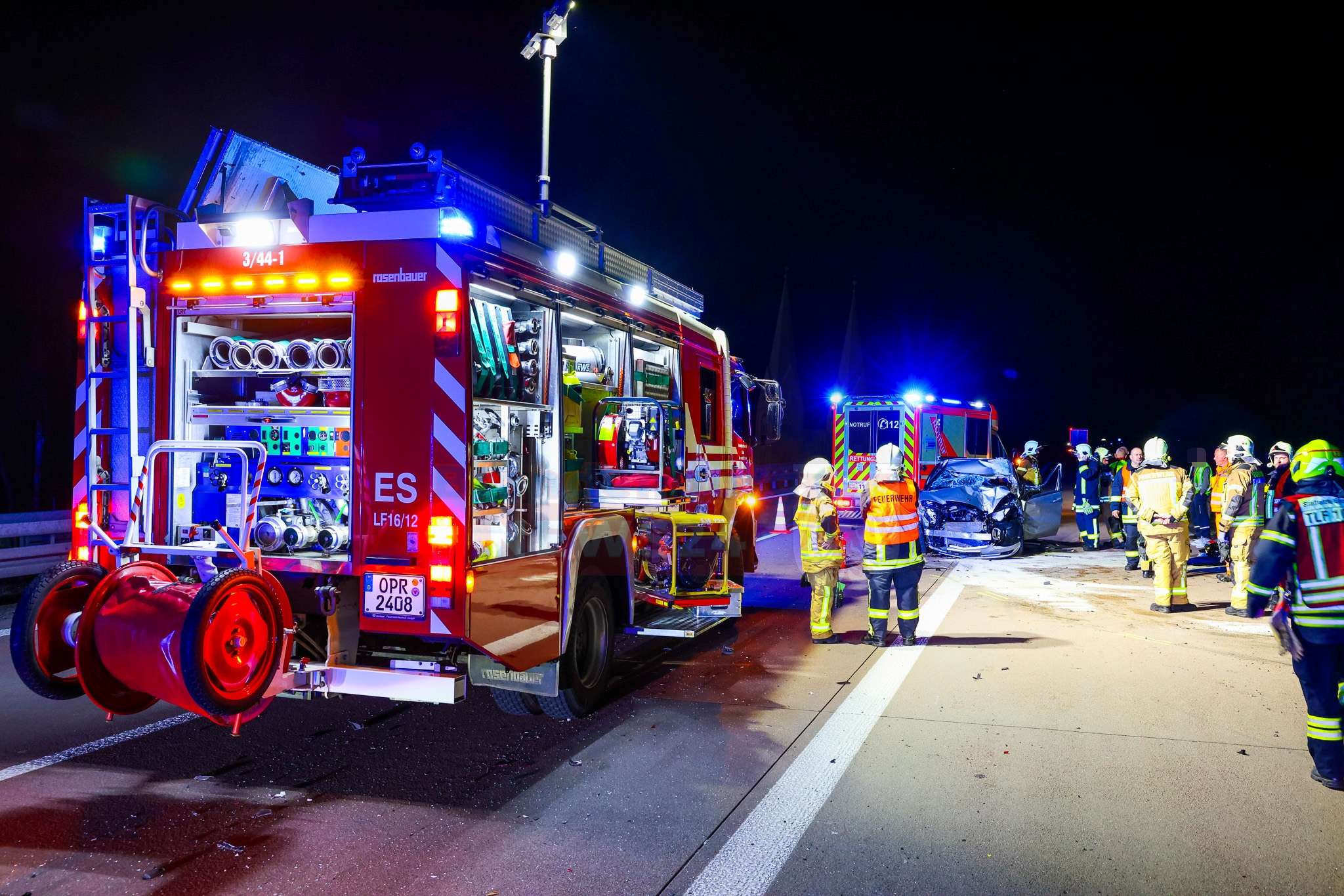 Schwerer Verkehrsunfall auf der A24 – Autofahrerin schwer verletzt