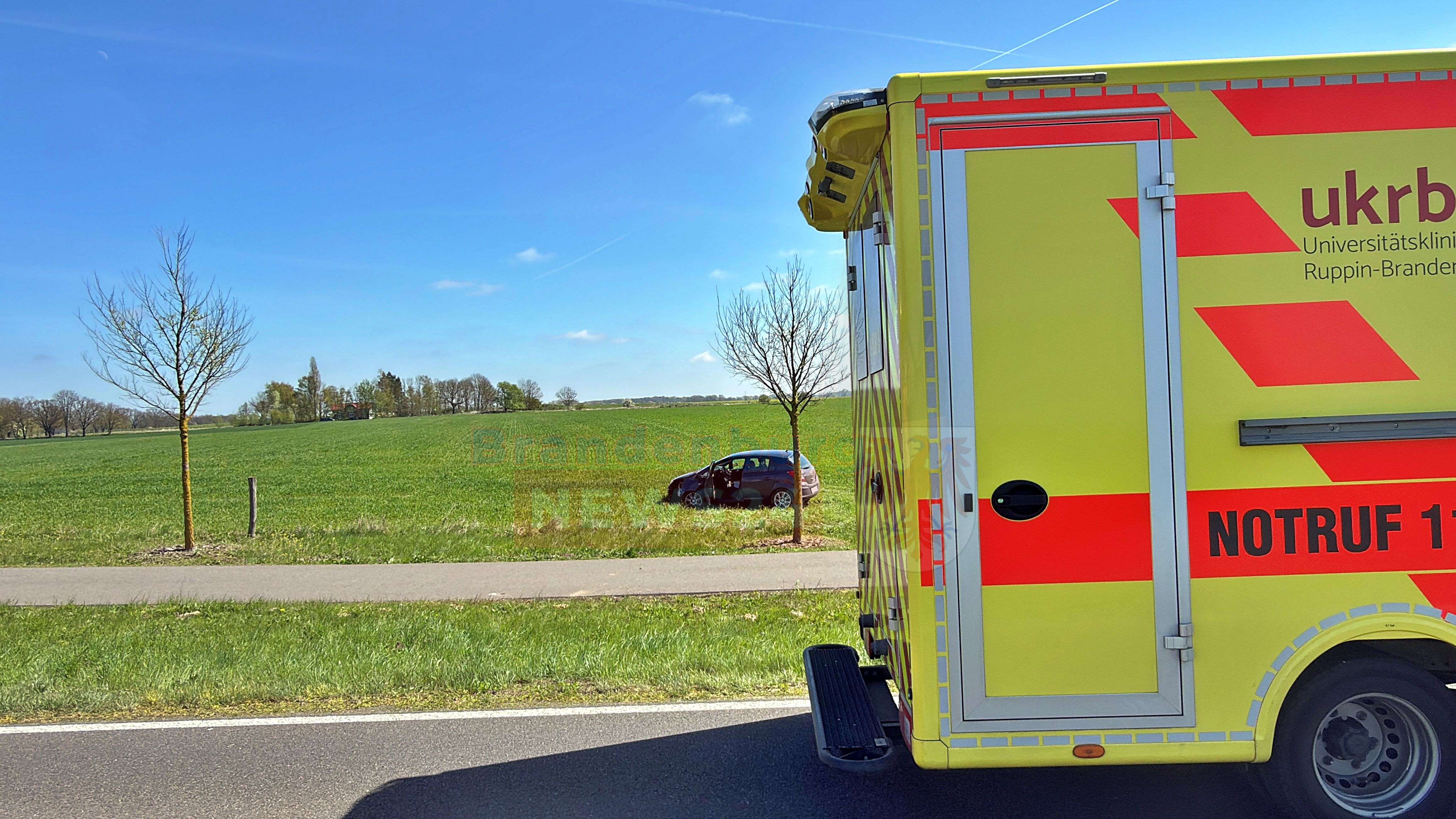 Unfall am Stöffiner Berg - Autofahrerin prallt gegen Baum und wird leicht verletzt