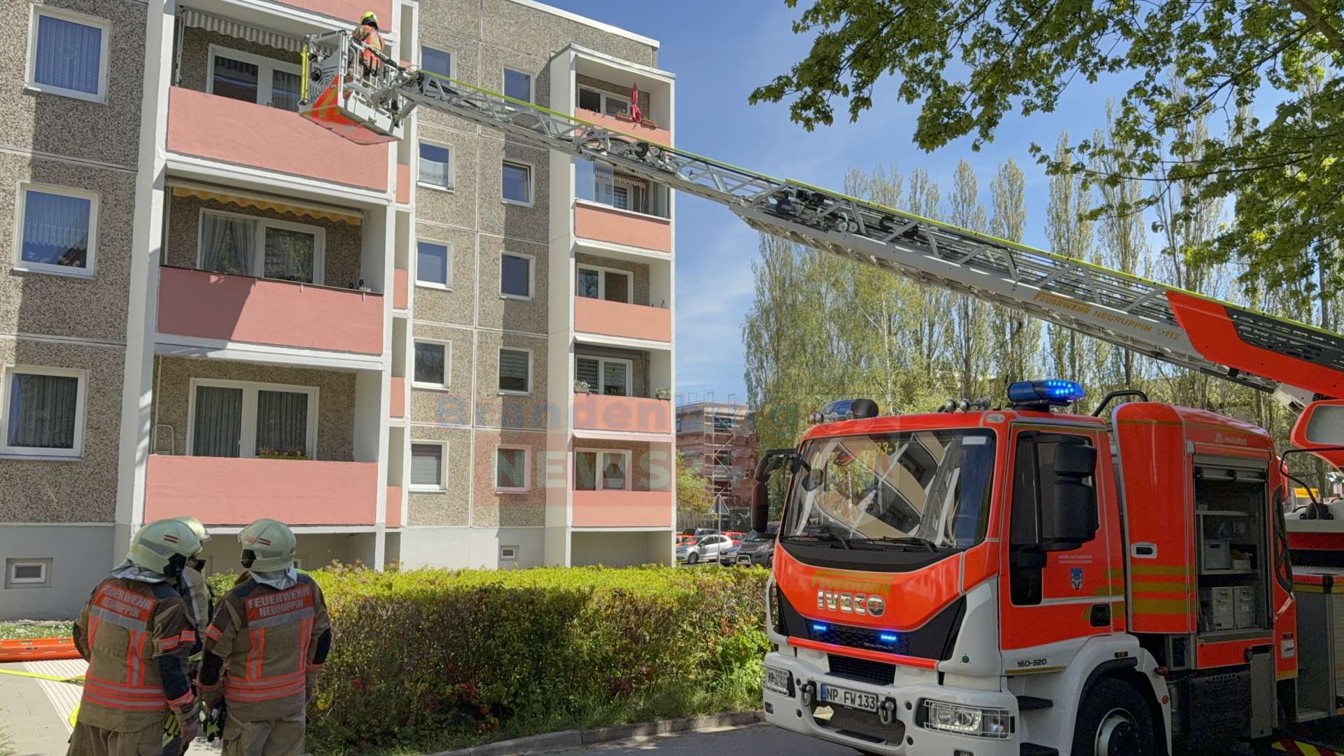 Fehlalarm in Neuruppin: Vogelschreck statt Rauchmelder löst Feuerwehreinsatz aus