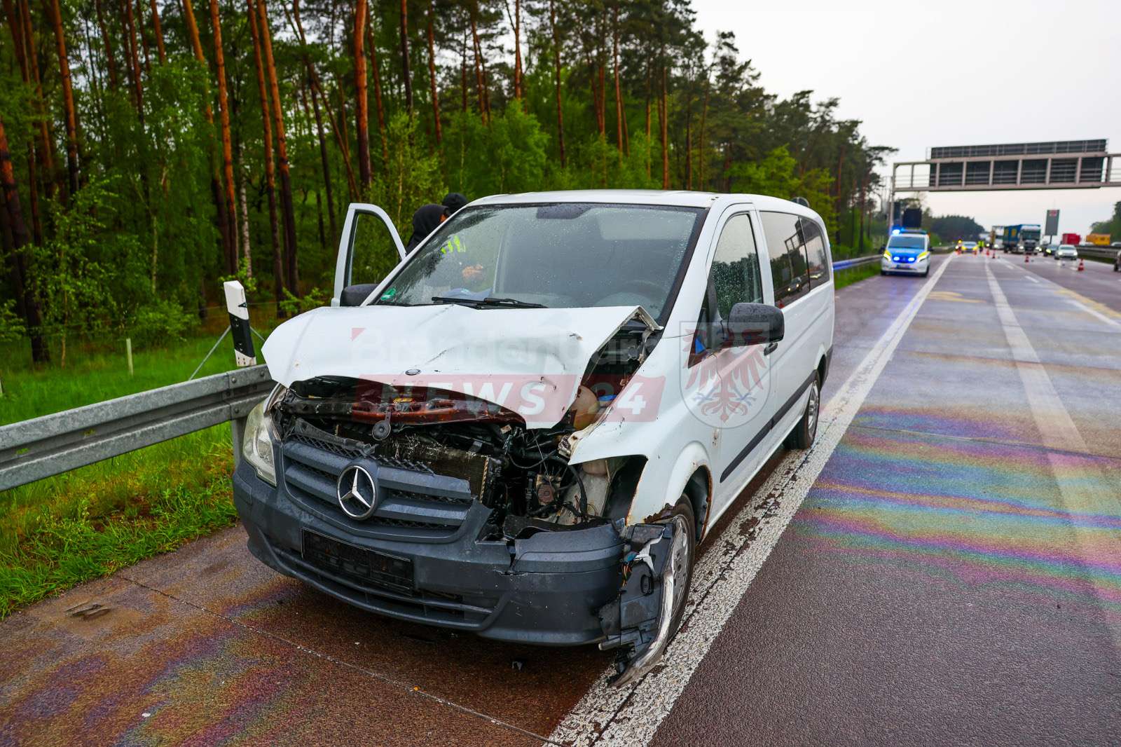 Schwerer Verkehrsunfall auf der A24 – Zwei Verletzte, Verdacht auf Sekundenschlaf
