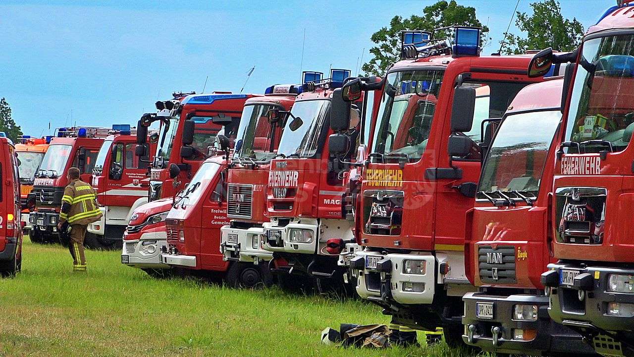 Spektakel der Retter in Manker: Ein Blaulichttag voller Action, Spitzenleistungen und Lebensrettung