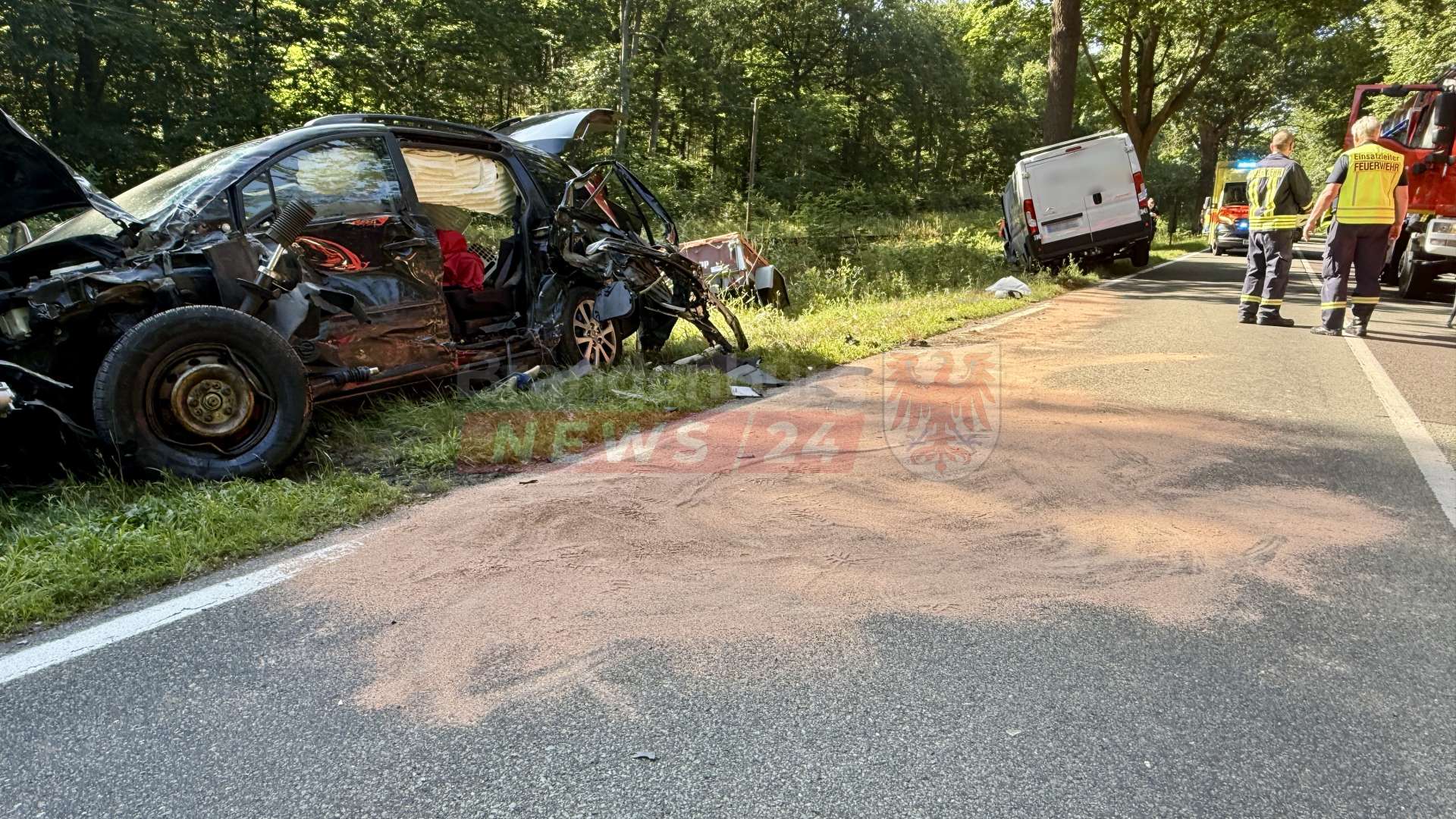 Fünf Verletzte bei schwerem Verkehrsunfall auf der B122