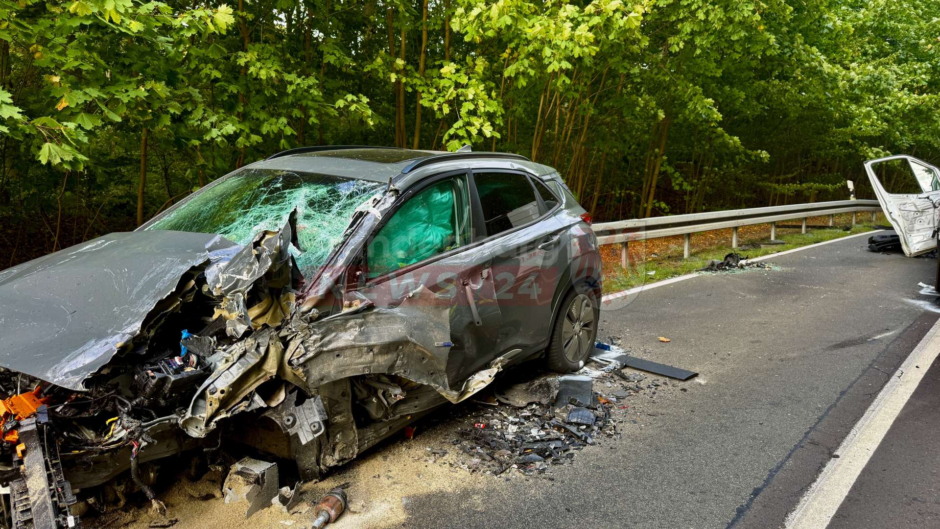 Schwerer Verkehrsunfall auf der B122 bei Rheinsberg – zwei Menschen schwer verletzt